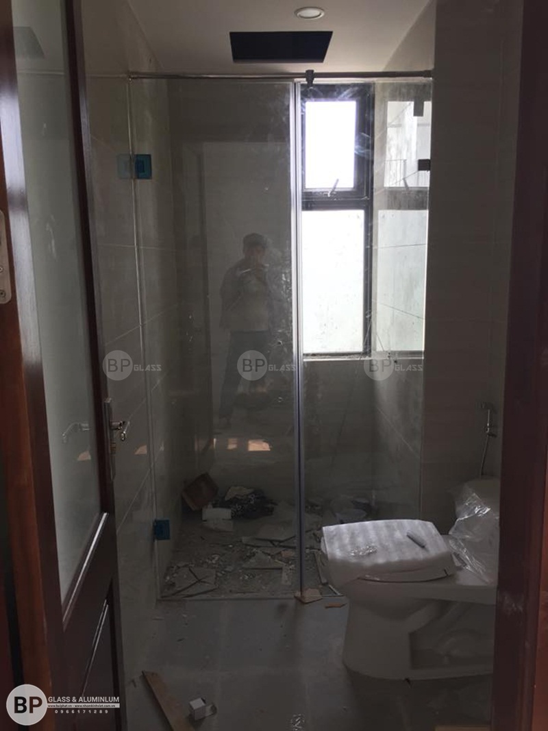 Lắp bộ vách tắm kính 2 tấm thẳng tại 37 Vinhome Thăng Long